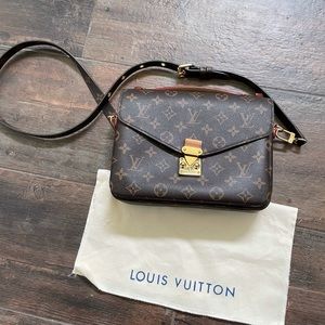 Louis Vuitton Pochette Metis Handbag